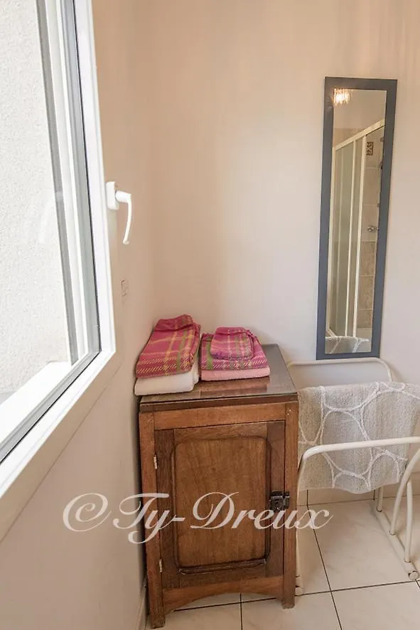 Bed & Breakfast Ty Dreux Entre Terre Et Mer Saint-Thegonnec Loc-Eguiner France